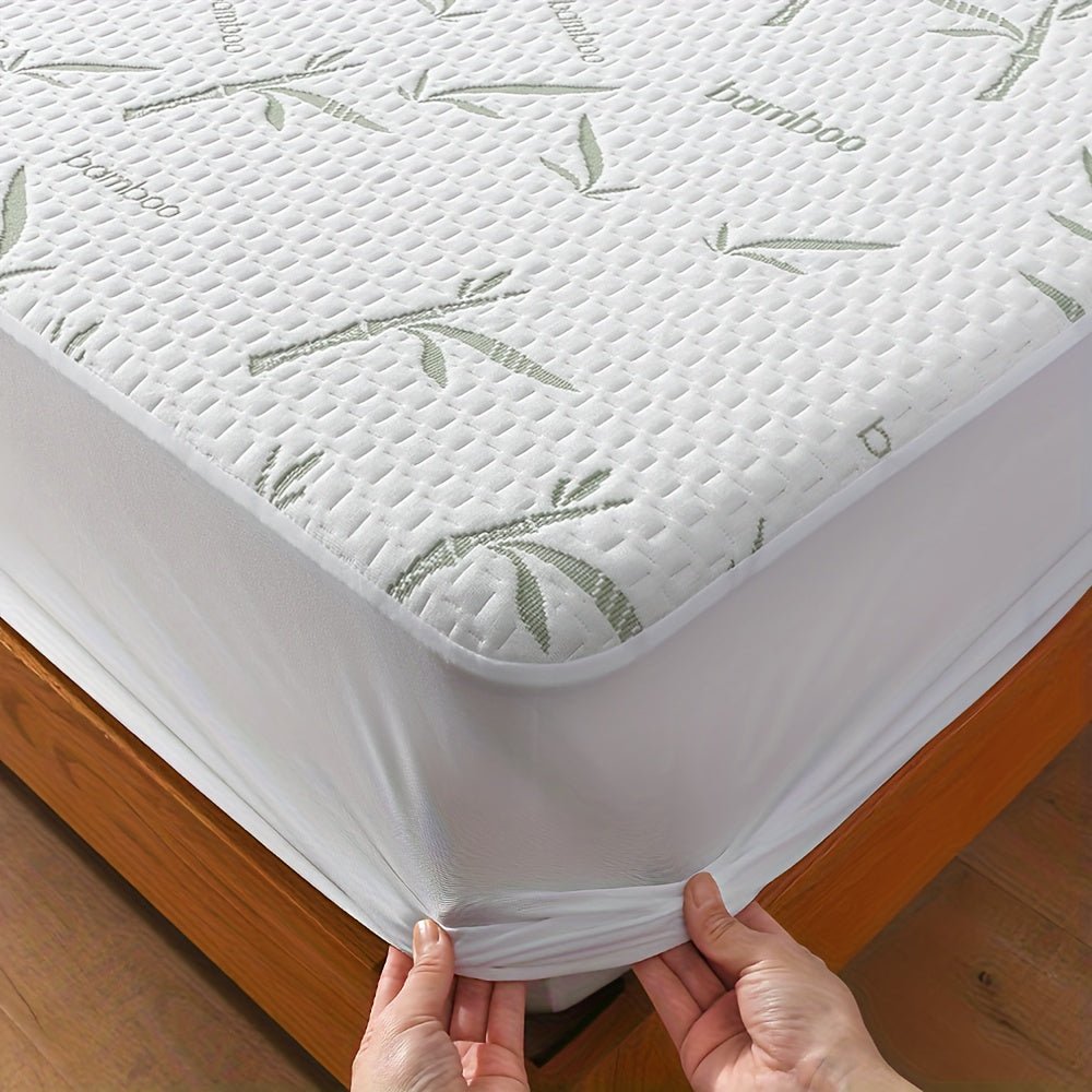 Bamboo mattress protector featuring a cooling 3D air layer, designed for breathable and durable bedding, suitable for queen and king mattresses. 0